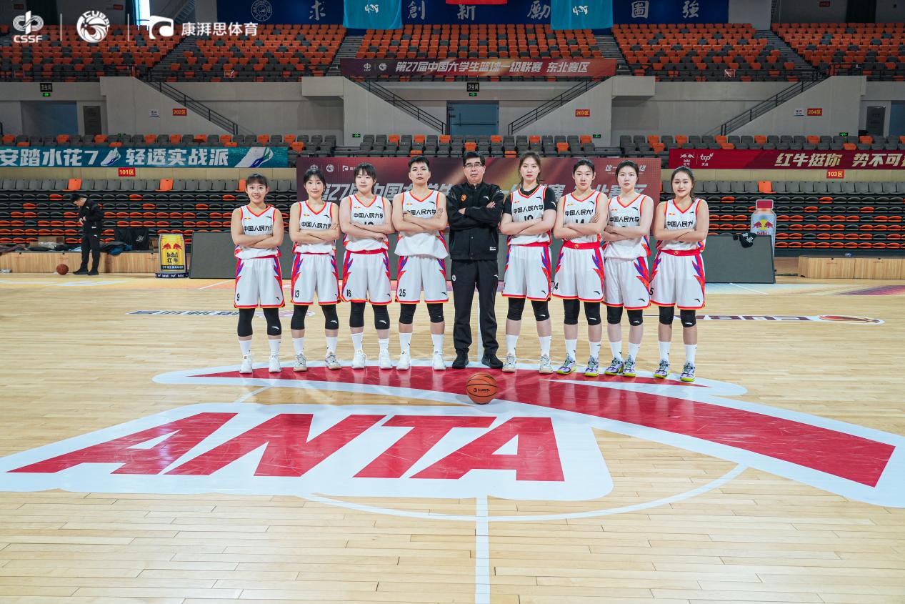 梅西赛前将球衣赠予安哥拉总统，总统回赠他一座纪念奖杯